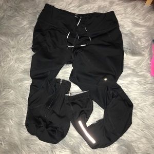 ALL BLACK, Nike Dri-Fit running leggings.